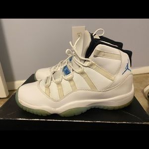 Air Jordan Retro 11 - Baby Blue and White